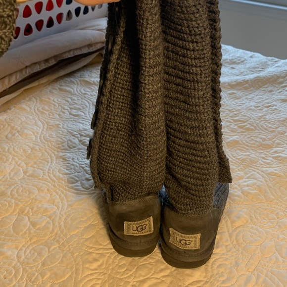 Classic cardy Uggs - Picture 4 of 13